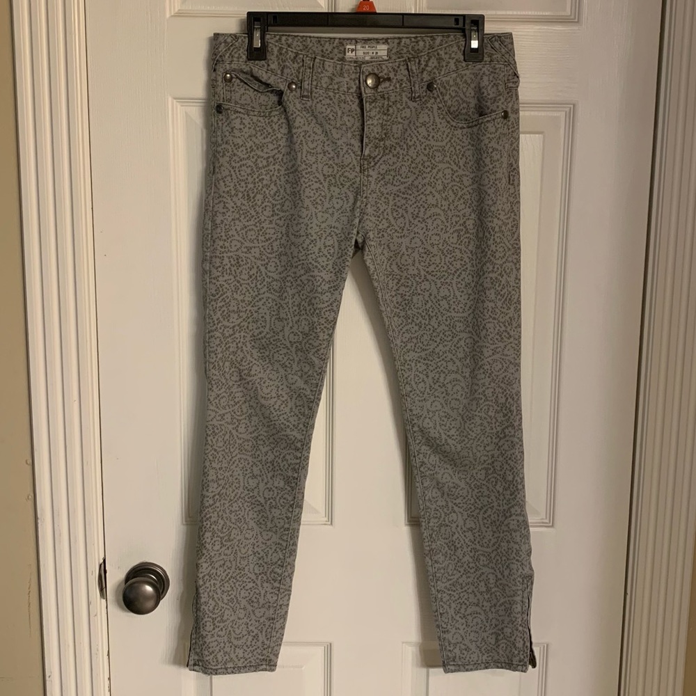 Free People printed gray cropped pants, size 28